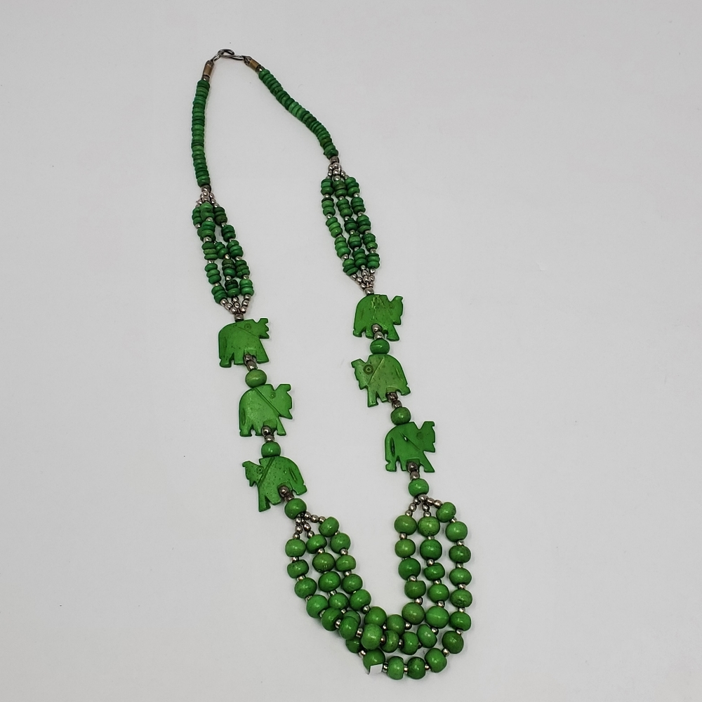 Chunky Green wooden Elephant beaded statement necklace EUC